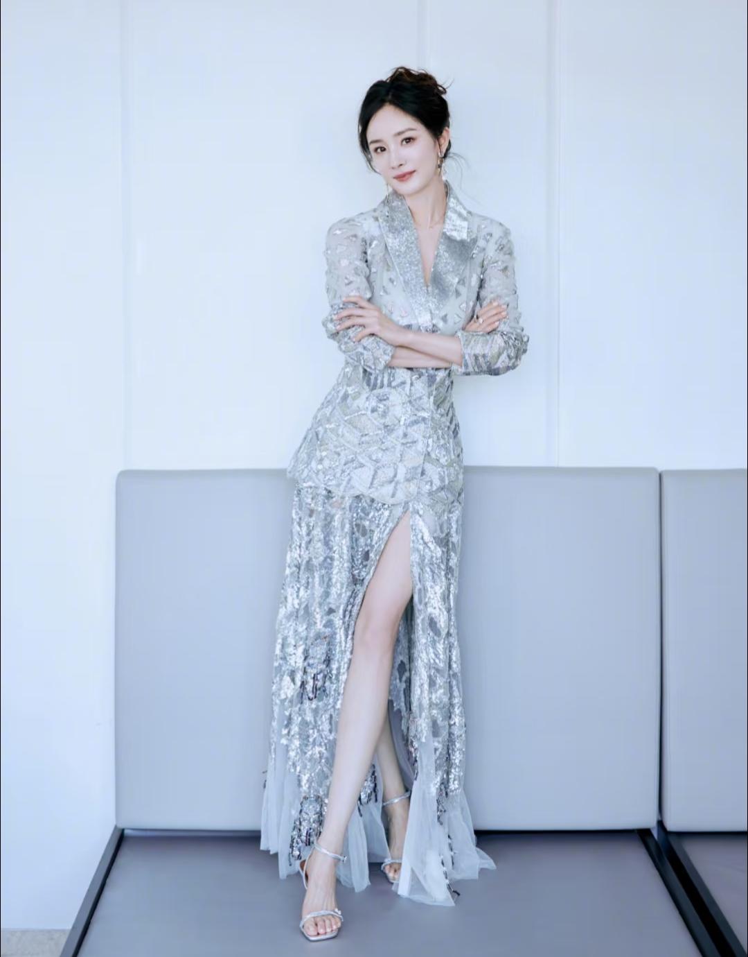 讲真！现在不喜欢杨幂的人，估计得沉默一会儿了！
 
最近黄晓明新电影宣传，好多明