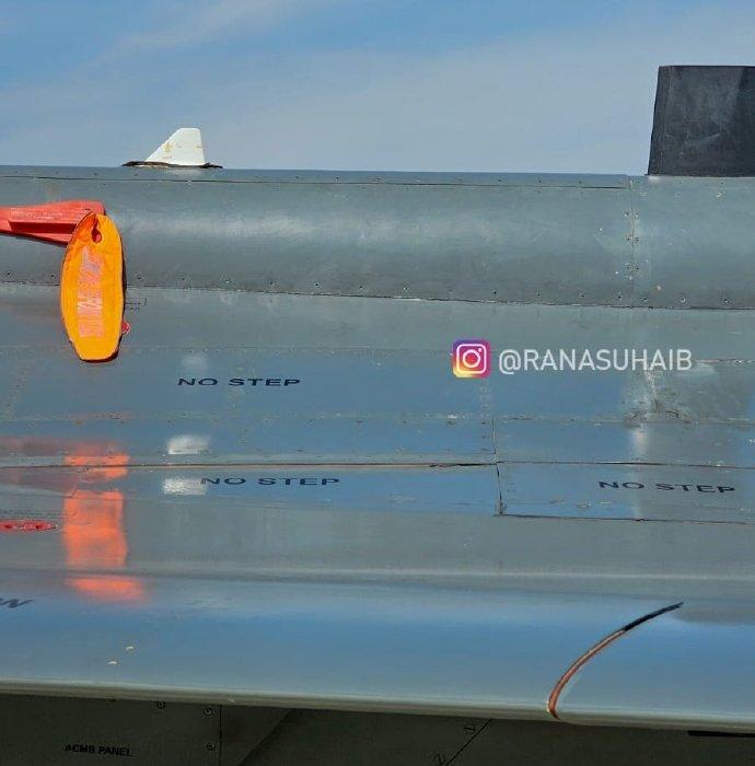 近距离看“光辉”战斗机做工，这就是四代战斗机中最差的。作为机龄不长的准新机，“光