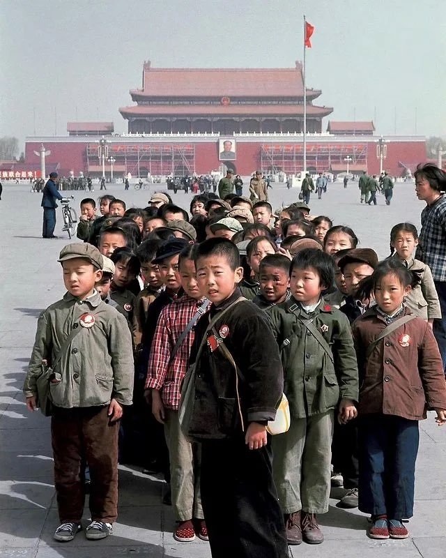 1971年，天安门广场上的孩子们。（拍摄：Frank Fischbeck） 