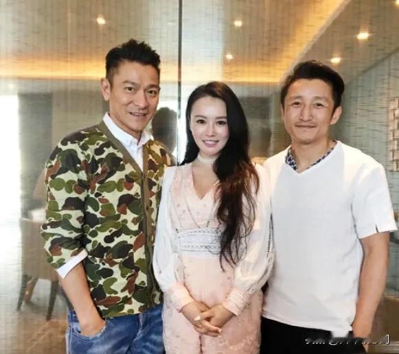 不得不说，邹市明选老婆的眼光还是不错的