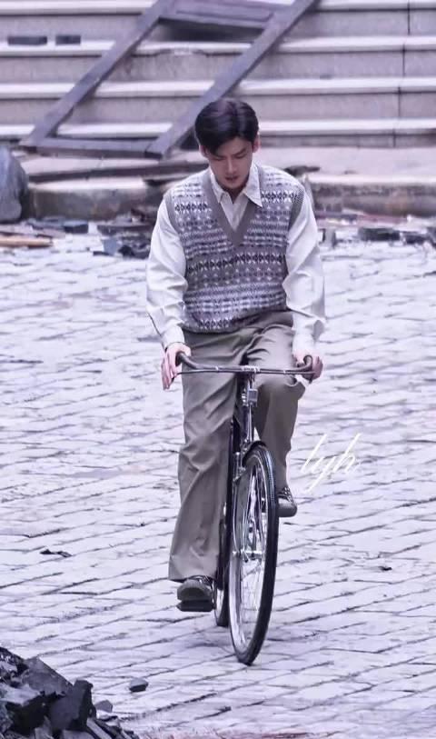 《战争和人》这对父子我太期待了！
于和伟的文人父亲，白敬亭热血青年儿子，在动荡年