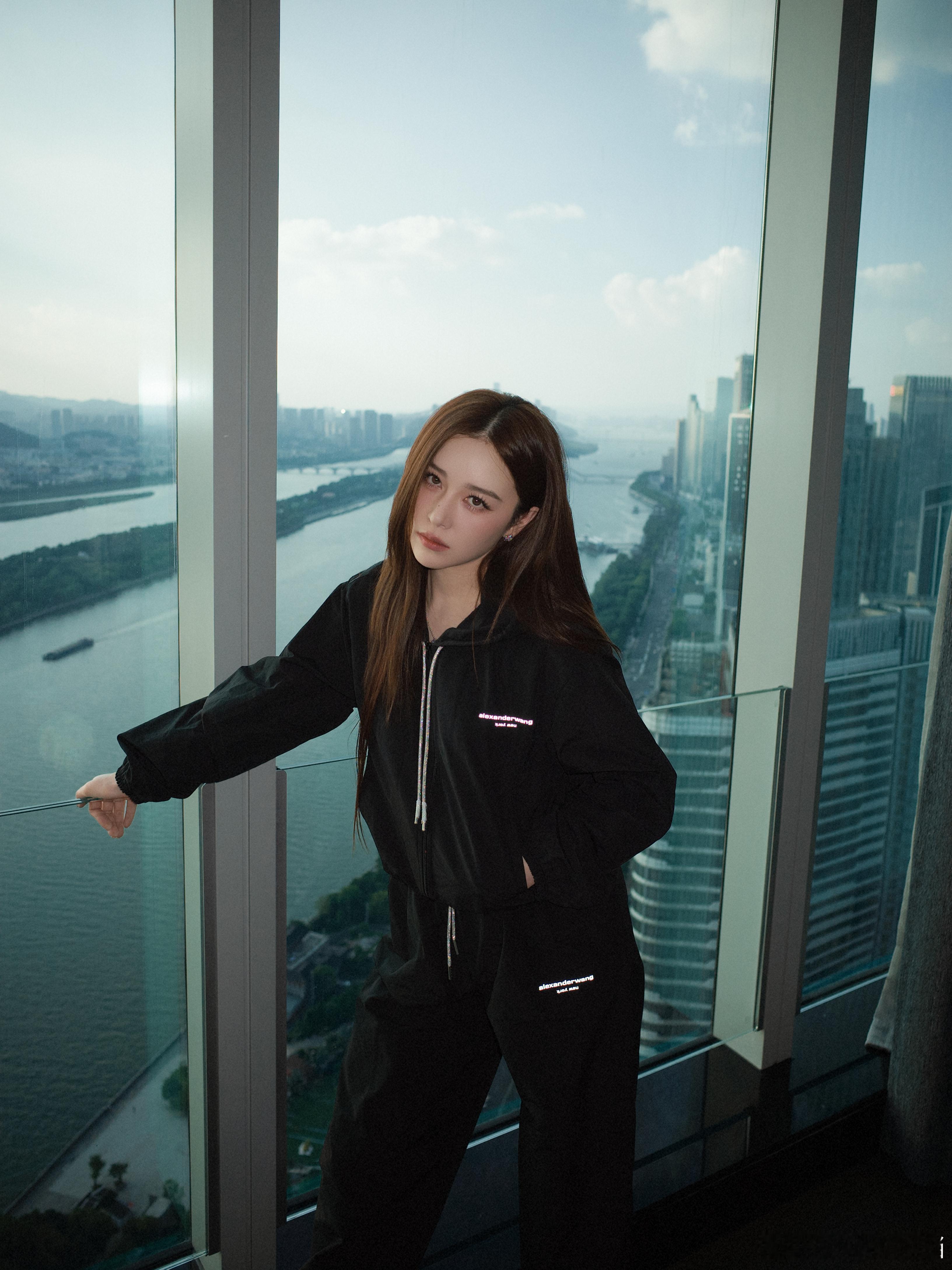 阚清子八月进组奔赴广州开启新剧旅程，阚清子八月进组，期待看见不一样的人物塑造 