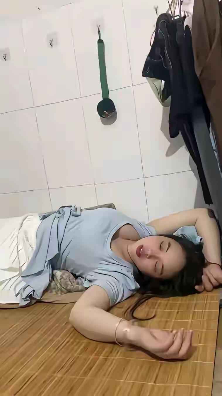 昨晚我喝断片了，都不知道自己是怎么回家的？早上醒来感觉头晕沉沉，浑身腰酸背痛，两