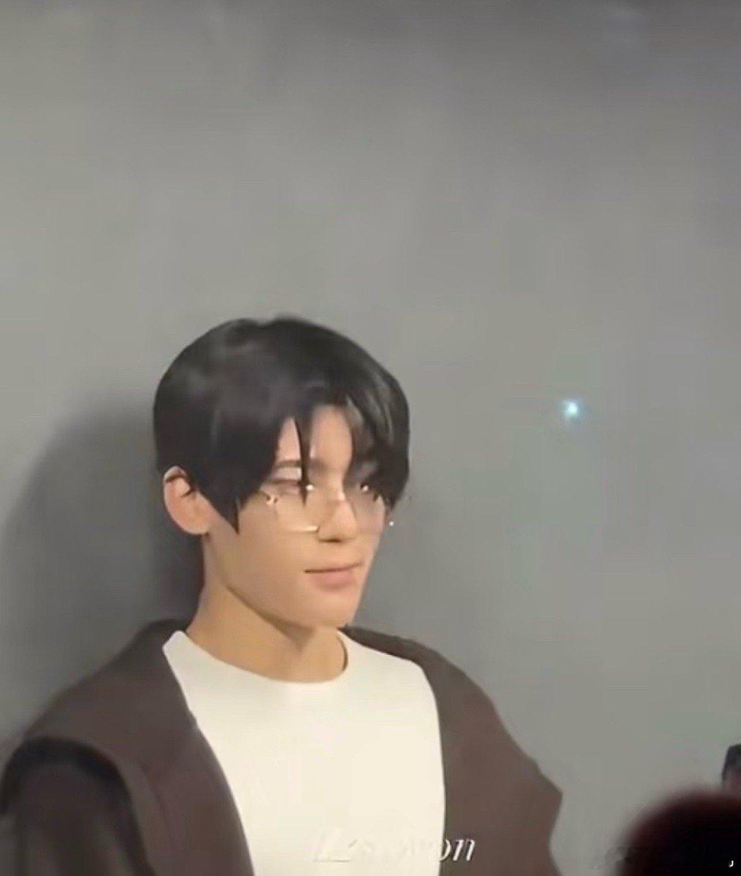 外号叫牛少不是让你真的把吴是温的头发搞的像头牛 