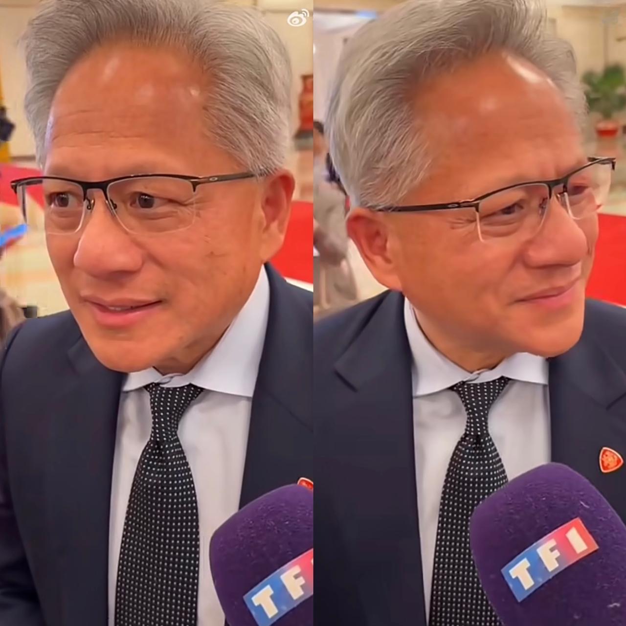 这个问题妙啊，黄🐶的懵逼尴尬溢出屏幕！
记者：你会把芯片卖给华为吗？
黄仁勋：
