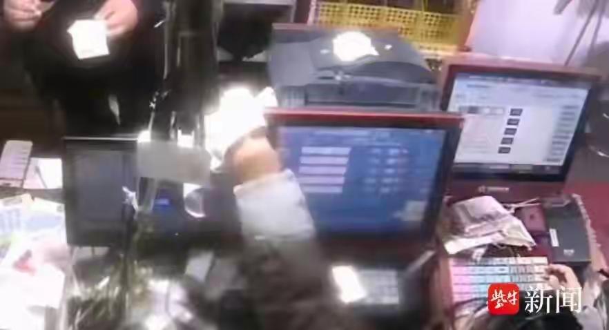 中奖10万的彩票“失踪案”背后：一场意外的善意还是责任的迷失？


在这个充满希