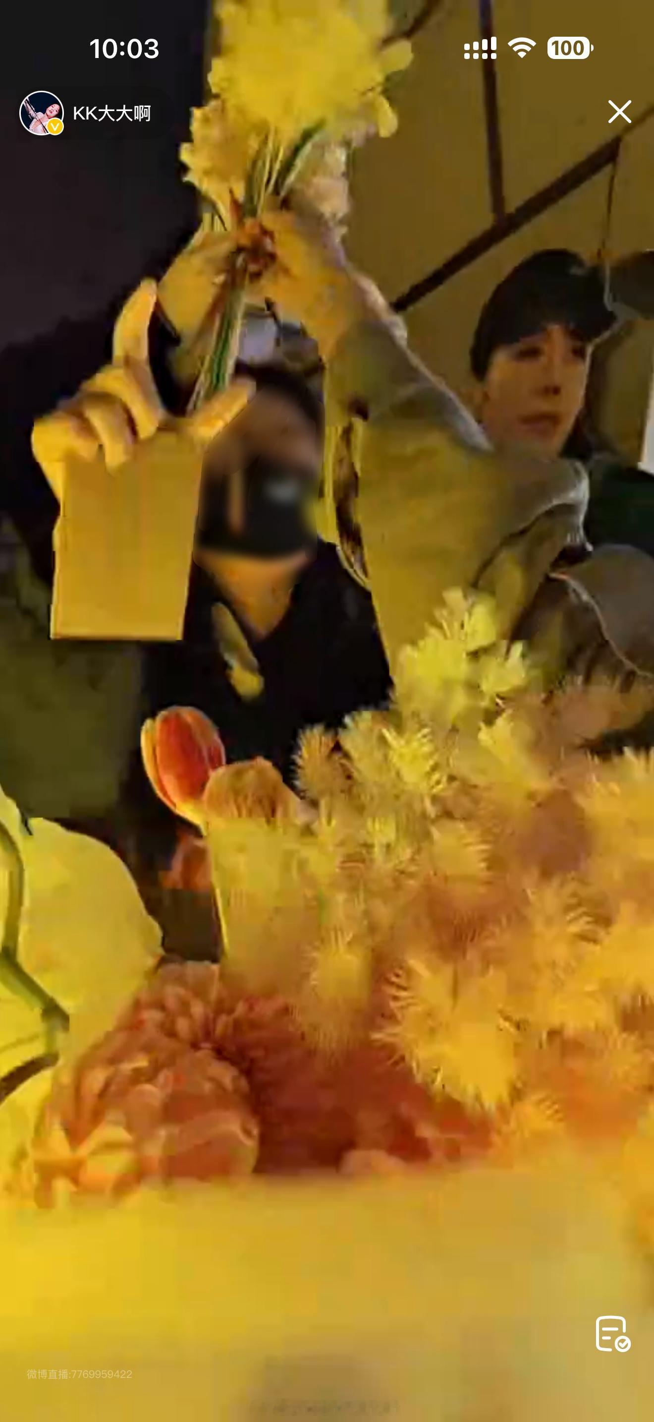 原来我幸福的时候有人在替我忍辱负重辛苦我家富贵了[抱一抱] 