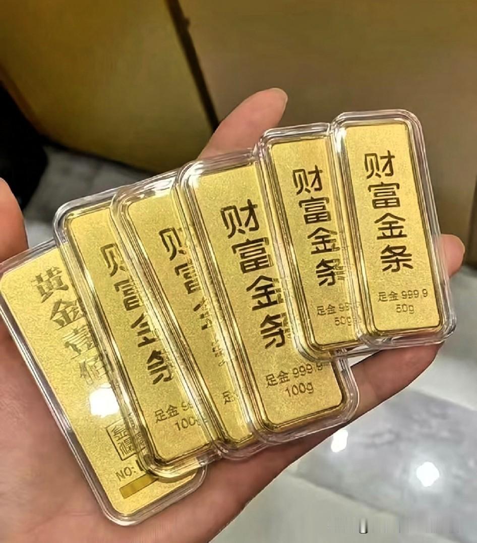 持有大量黄金的人，
这次真的要血压飙升了，
这几天金价一路涨到950一克，以为会