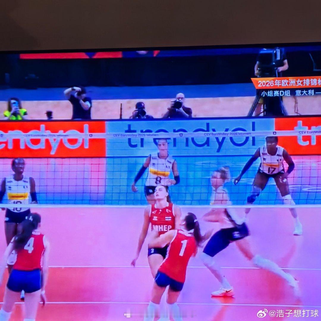 2026女排欧锦赛 一回来这么多比赛，看不过来了…  cr：浩子想打球 