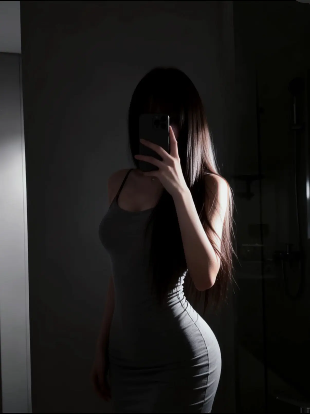 狮子座黑长直吊带