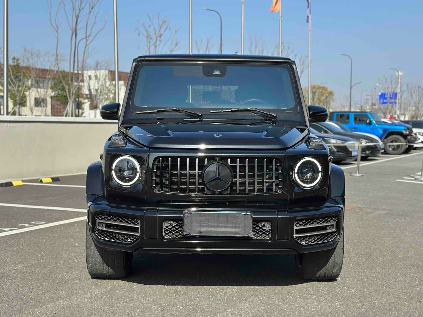 奔驰G3 AMG，5年安全行驶了8公里，目前市场价还有160几万