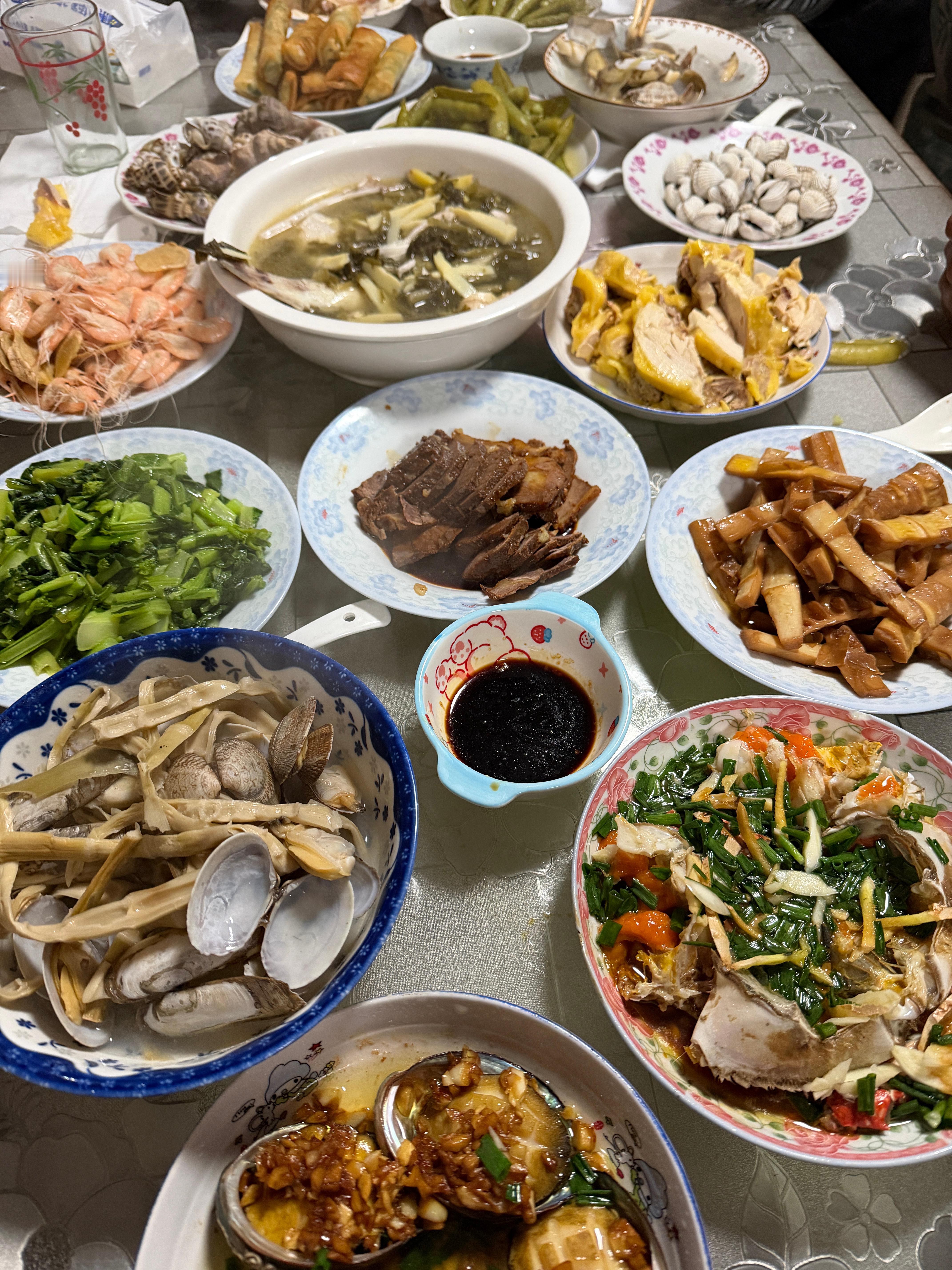 小伙伴说：我这年夜饭一看就知道是沿海地区