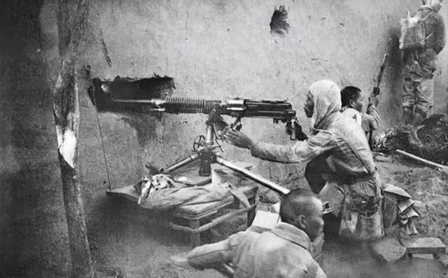 重机枪因为压制能力强，所以防护比机动更重要。毕竟重机枪放在阵地两线后方主要用于直