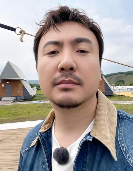 王牌对王牌9摇人 吴彤从朋友圈摇到微博了 王牌9开始摇人了，想继续守住综艺top