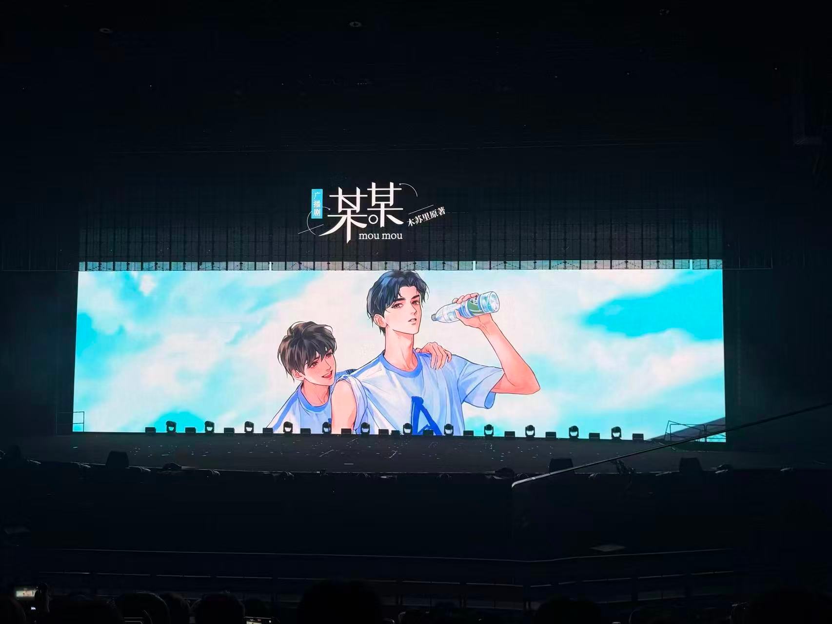 澳门场太绝了！某某直接搬床开全晚拉灯序幕，演员借位kiss超会整，猫耳这待遇难怪