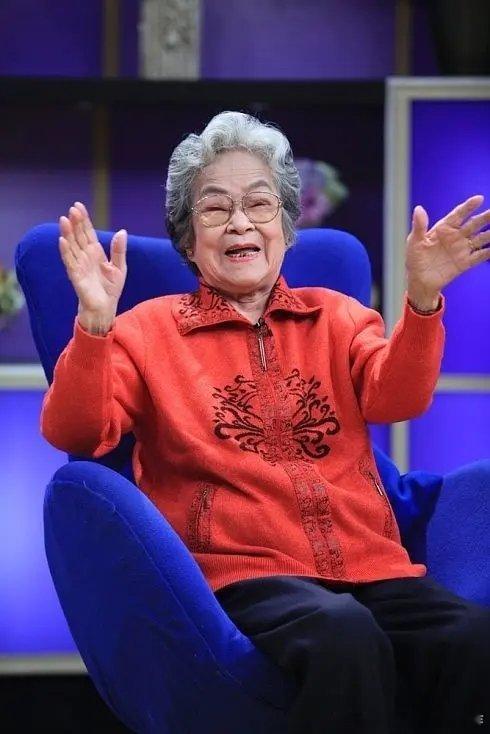 女演员演喜剧是很难的，比男演员难很多。全世界所有女演员，已故的也算，最具幽默感的