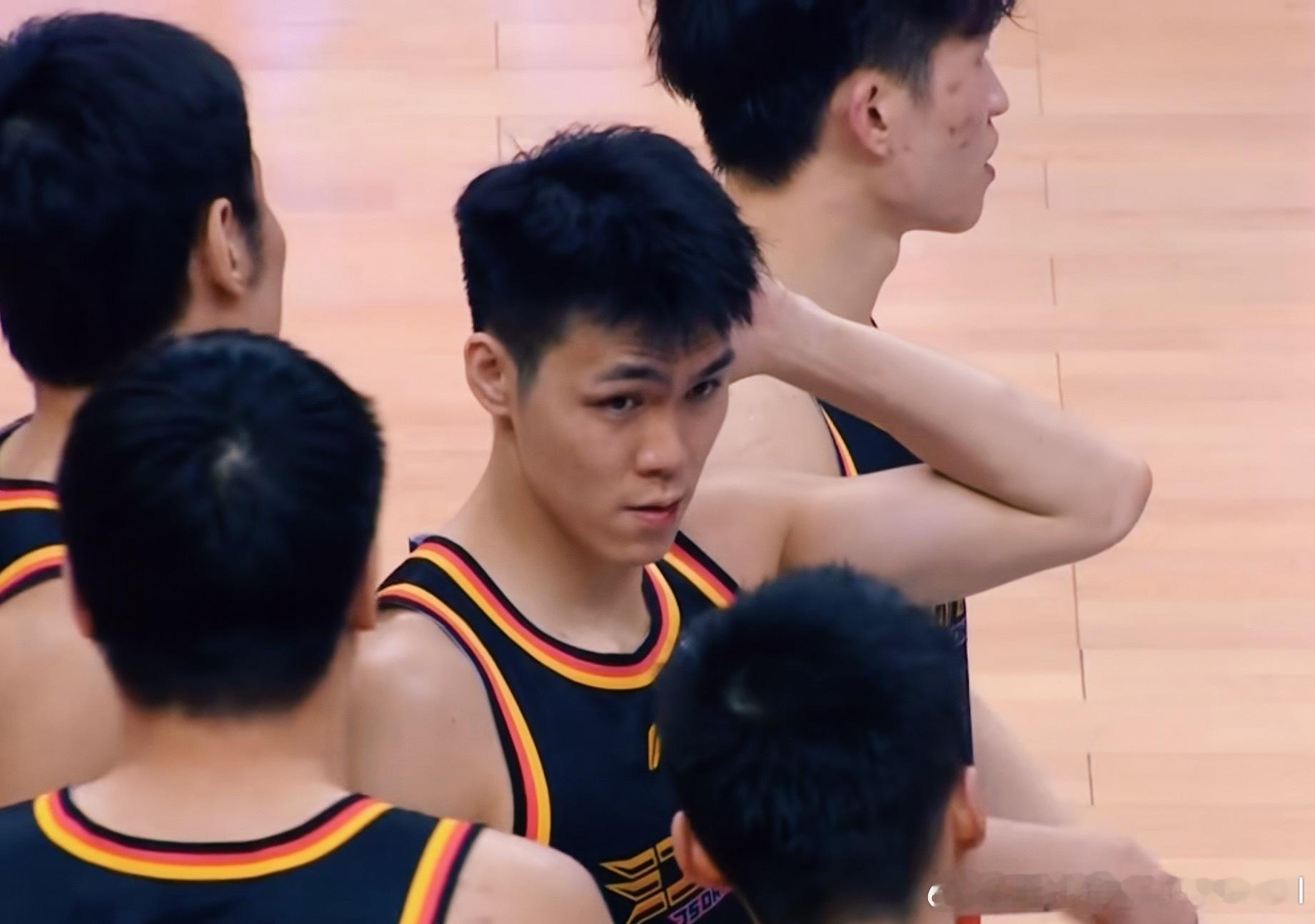 江苏男篮不敌辽宁男篮结束收官战，庞峥麟得到22分结束了自己的首个CBA赛季，下个