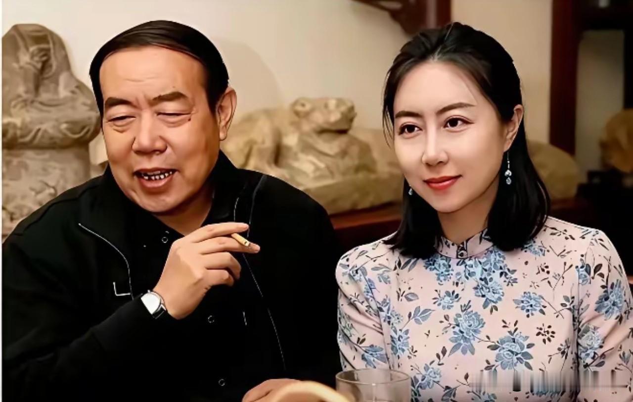 这下好了，16篇论文9篇抄袭，还经常创作那么低俗、露骨的烂诗，名头都给你取消了吧
