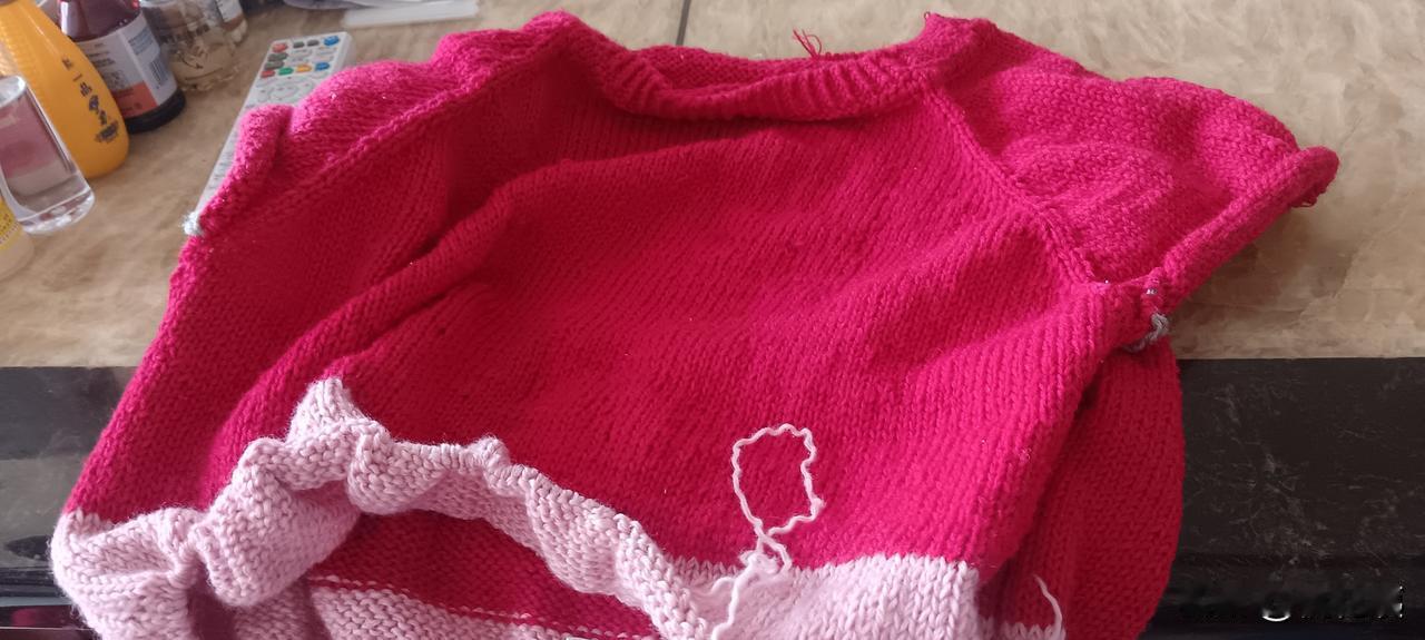 爱好织毛线的朋友看过来，有没有和我一样的人，看见别人织毛衣织毛线手就痒痒，于是拿