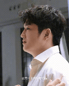 这次是樊振东唱周杰伦的经典歌曲《三年二班》
​
​“这第一名到底要多强？到底还要