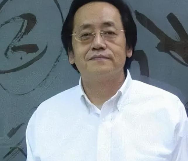 2001年，一位名叫倪海厦的中年男子在网络上发布了一篇震动医学界的言论。这句话，