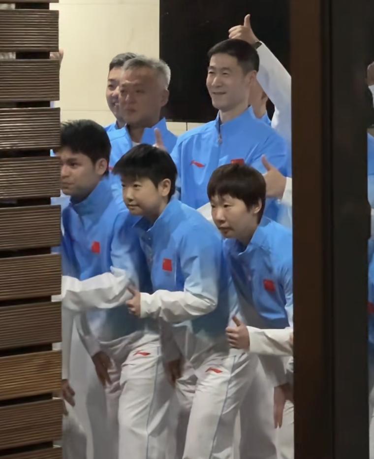 有人问：这次国乒出征名古屋亚运会，王楚钦为什么没穿潮牌？

以前王楚钦穿潮牌，