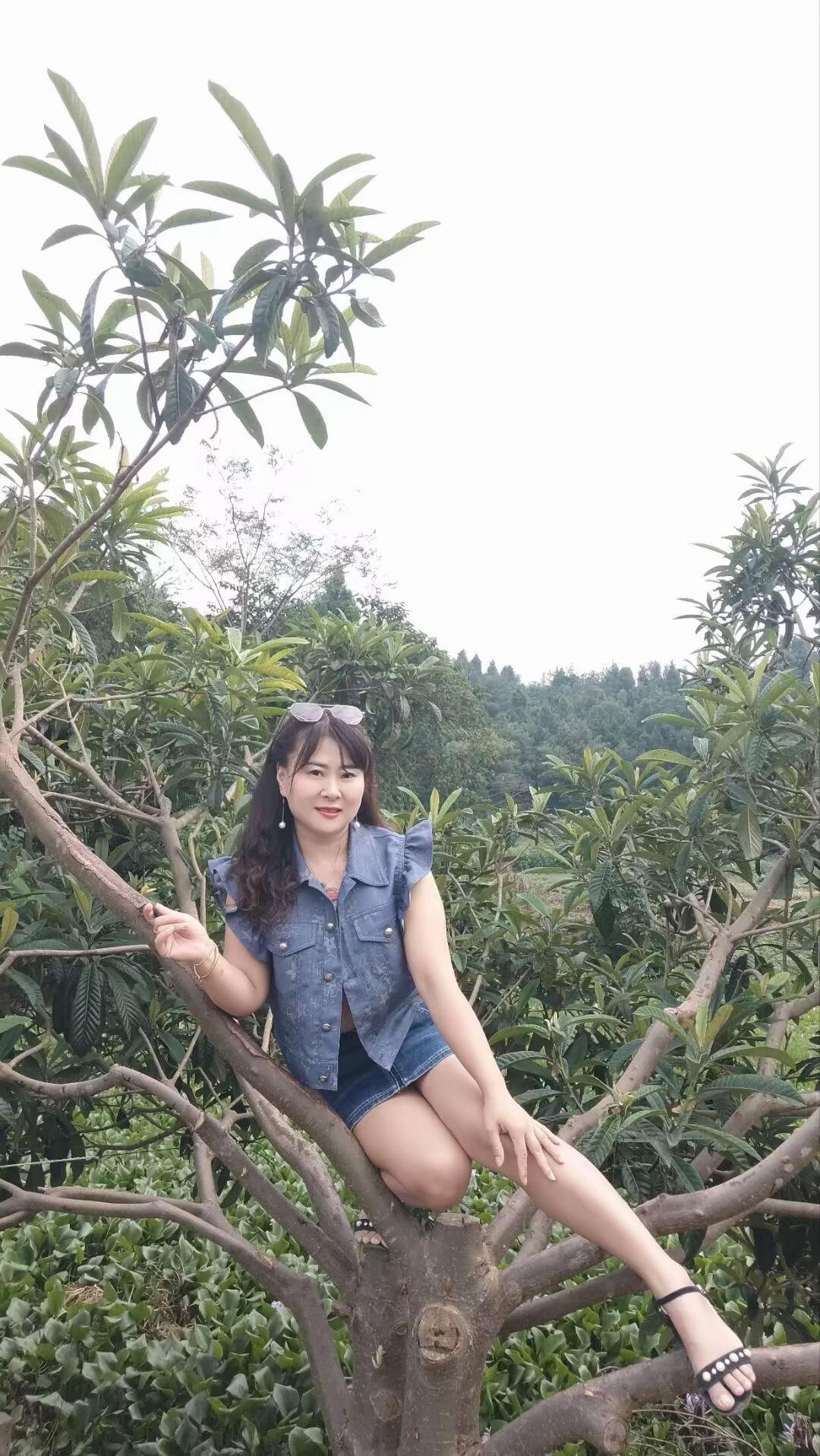 有些爱只是假像，如果他真的爱你，怎么会舍得伤你的心……