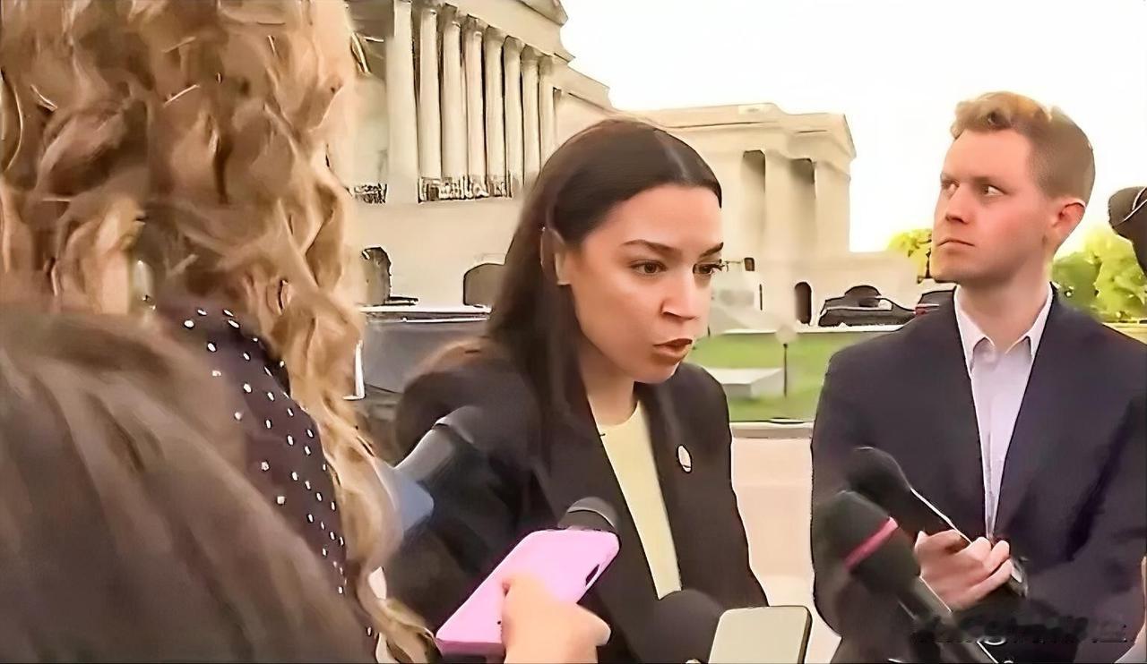 众议员AOC就晚宴枪击事件表示，政治暴力与正常批评有明确界限，她从未煽动暴力。此