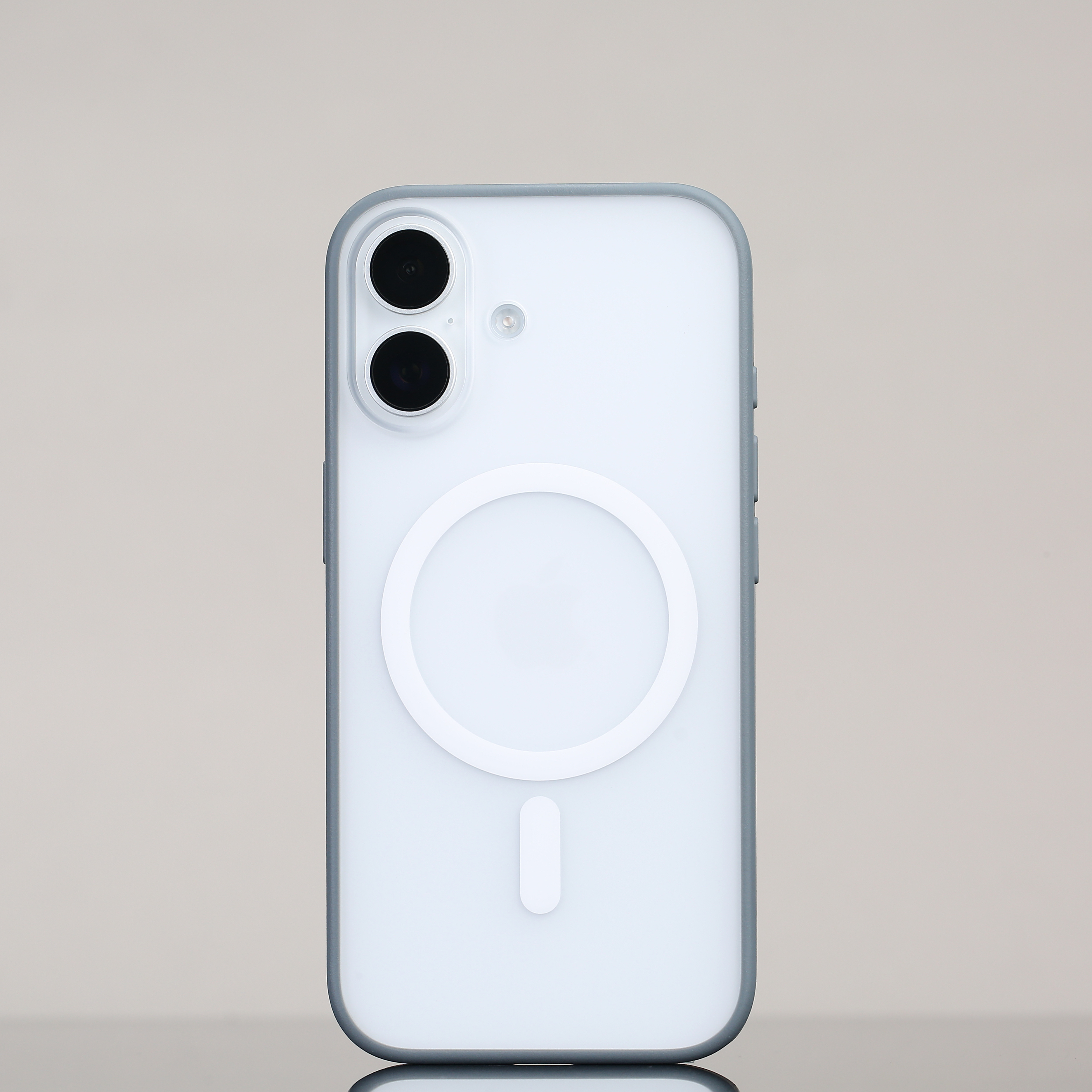 有人在讨论手机内置磁铁有啥用？因为这是一个磁吸壳就解决的事情。这话没毛病，但不完