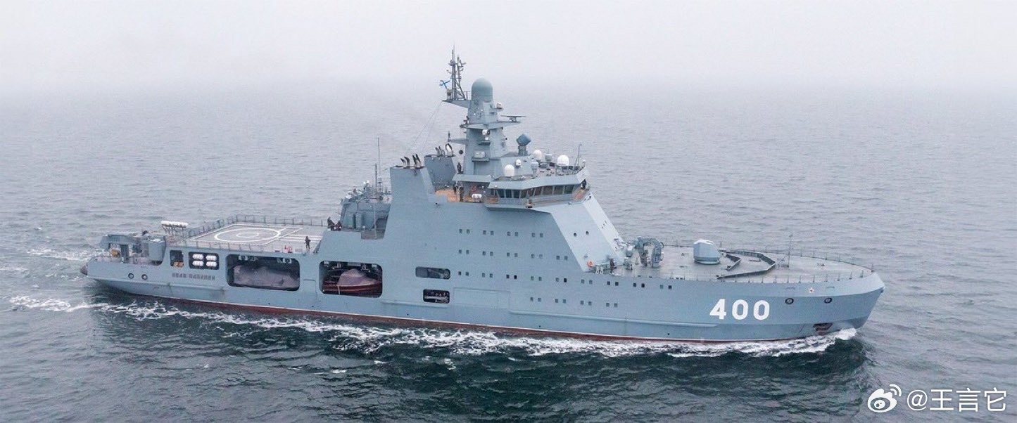 ❗️ 突发新闻：乌克兰摧毁了另一艘俄罗斯大型军舰。       乌克兰无人机在2