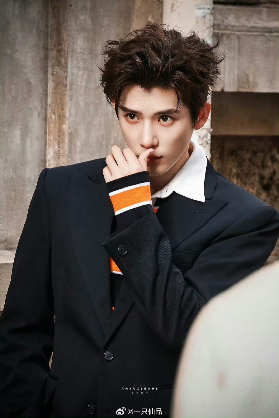 王安宇celine巴黎看秀街拍，太顶了王安宇清冷感