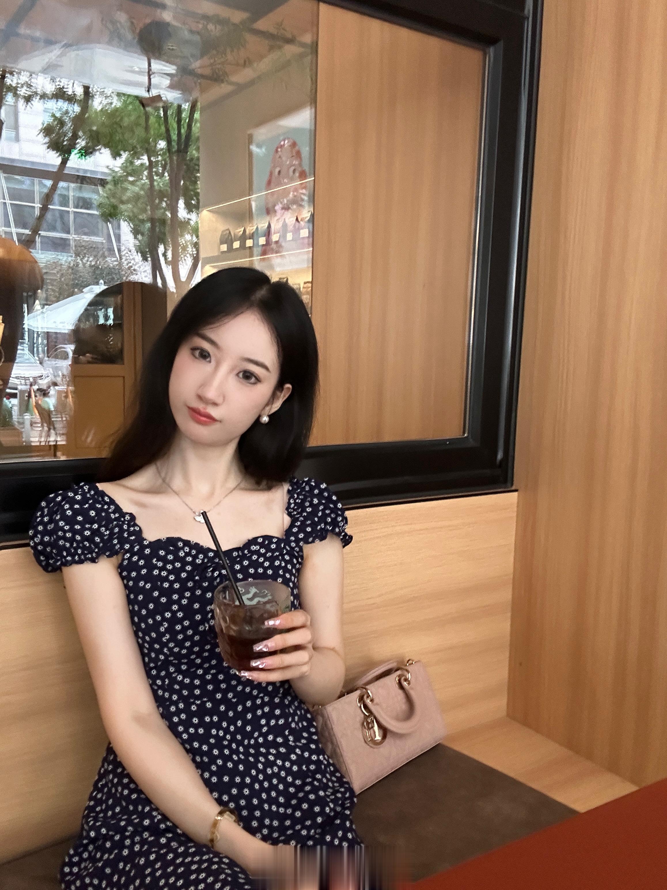 半夜发个微博不过分吧  ​​​