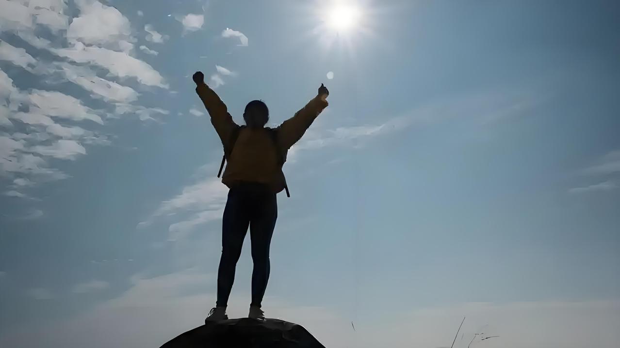 前几天，被小儿子老师叫到了办公室请喝茶了，可把我给气死了，真是太丢人了。

刚到