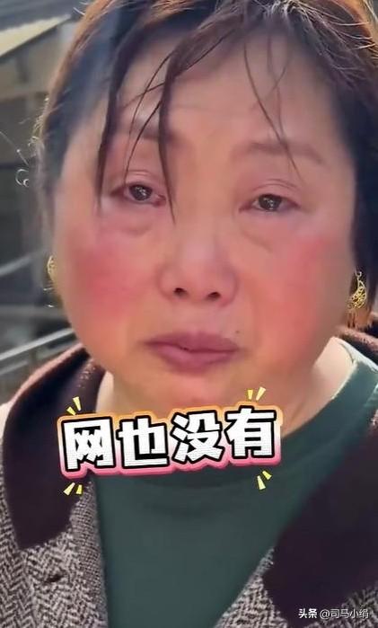 女支书拖着病体在抗洪一线连轴转了三天，总共睡眠不足三小时，嗓子嘶哑到说不出话，却