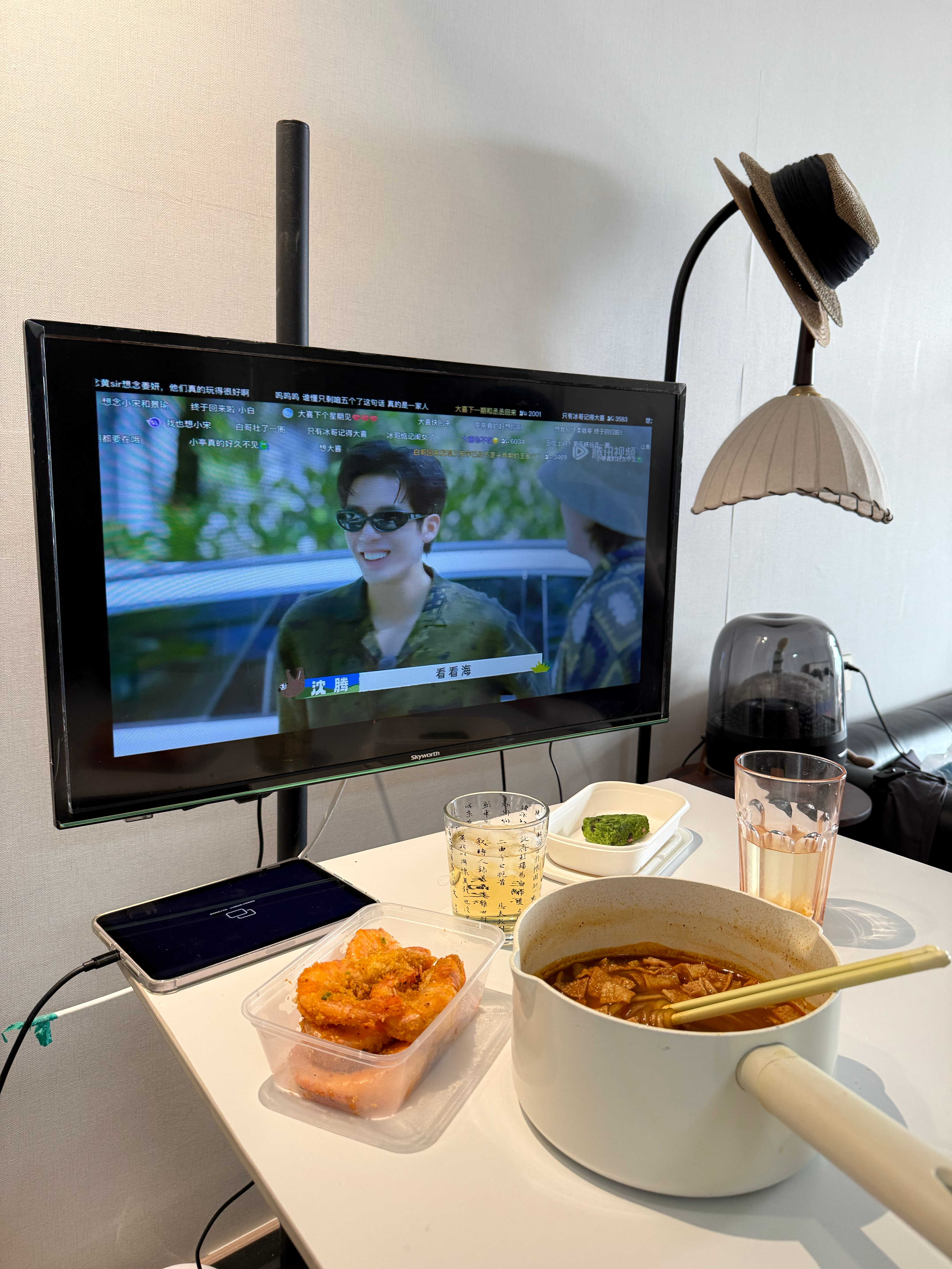 现在就出发专治抑郁症哈哈哈 我还攒了第三季没看 好爽吃的宛禾的螺蛳土豆粉 比螺蛳