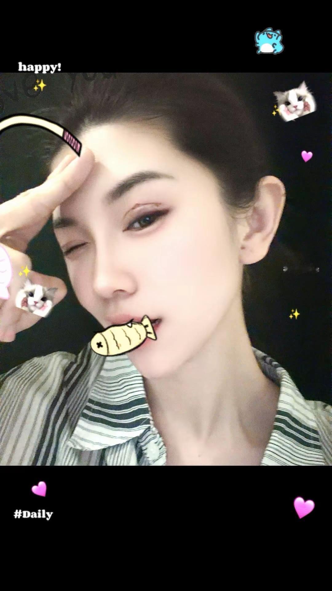 今日喜提右眼烟熏妆🙃风向星座 女性力量自由且热烈