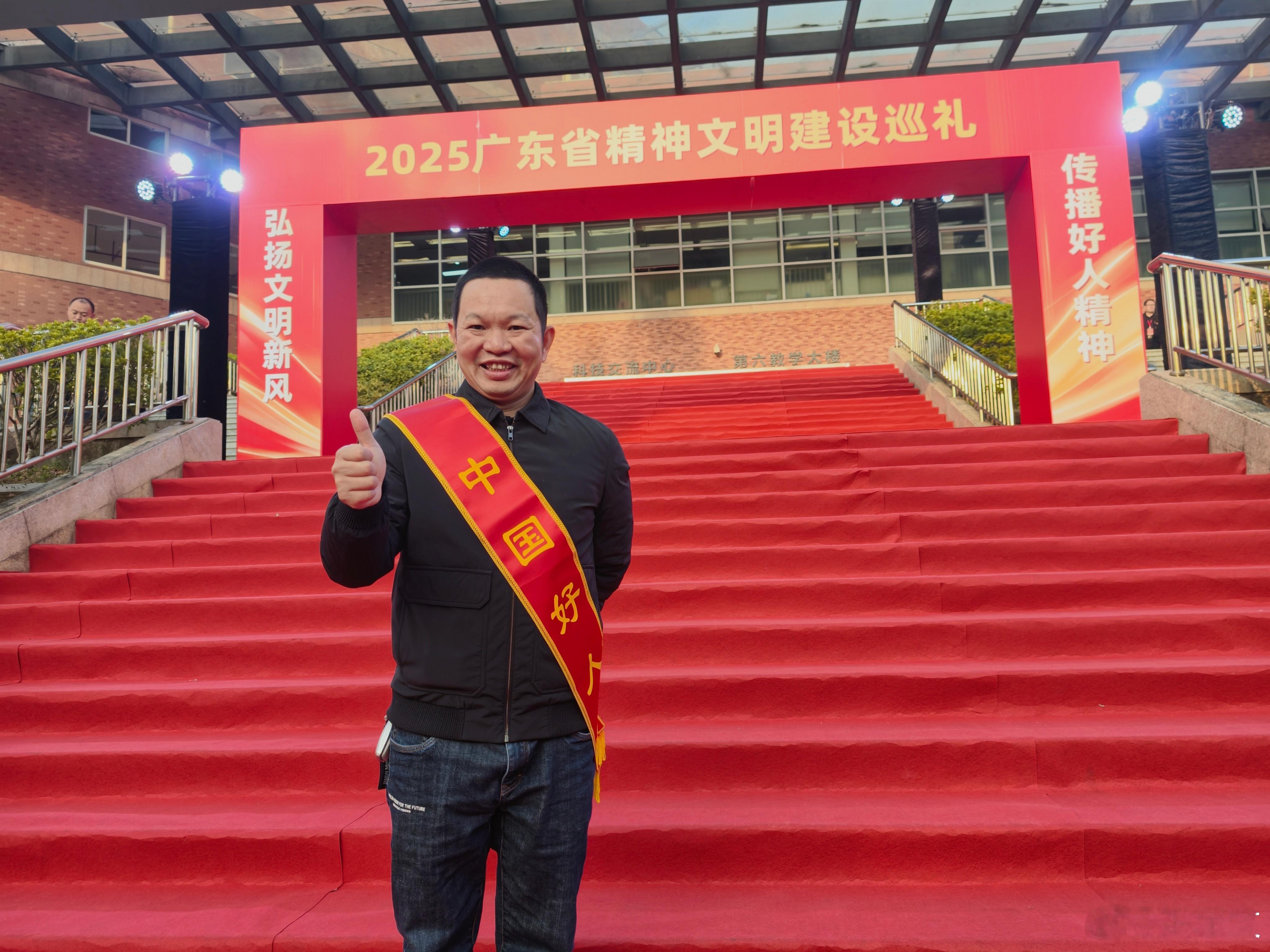 中国好人  他们用举手之劳护邻里温情，以点滴善意暖街巷烟火，把温柔与热忱藏进日常