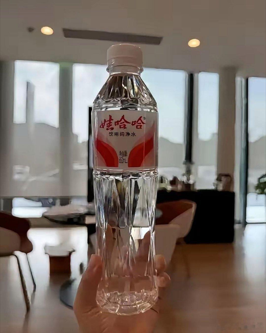 宗馥莉这是终于摸准娃哈哈的新路子了？ 娃哈哈新包装一出来就吵翻了！这次包装做得是