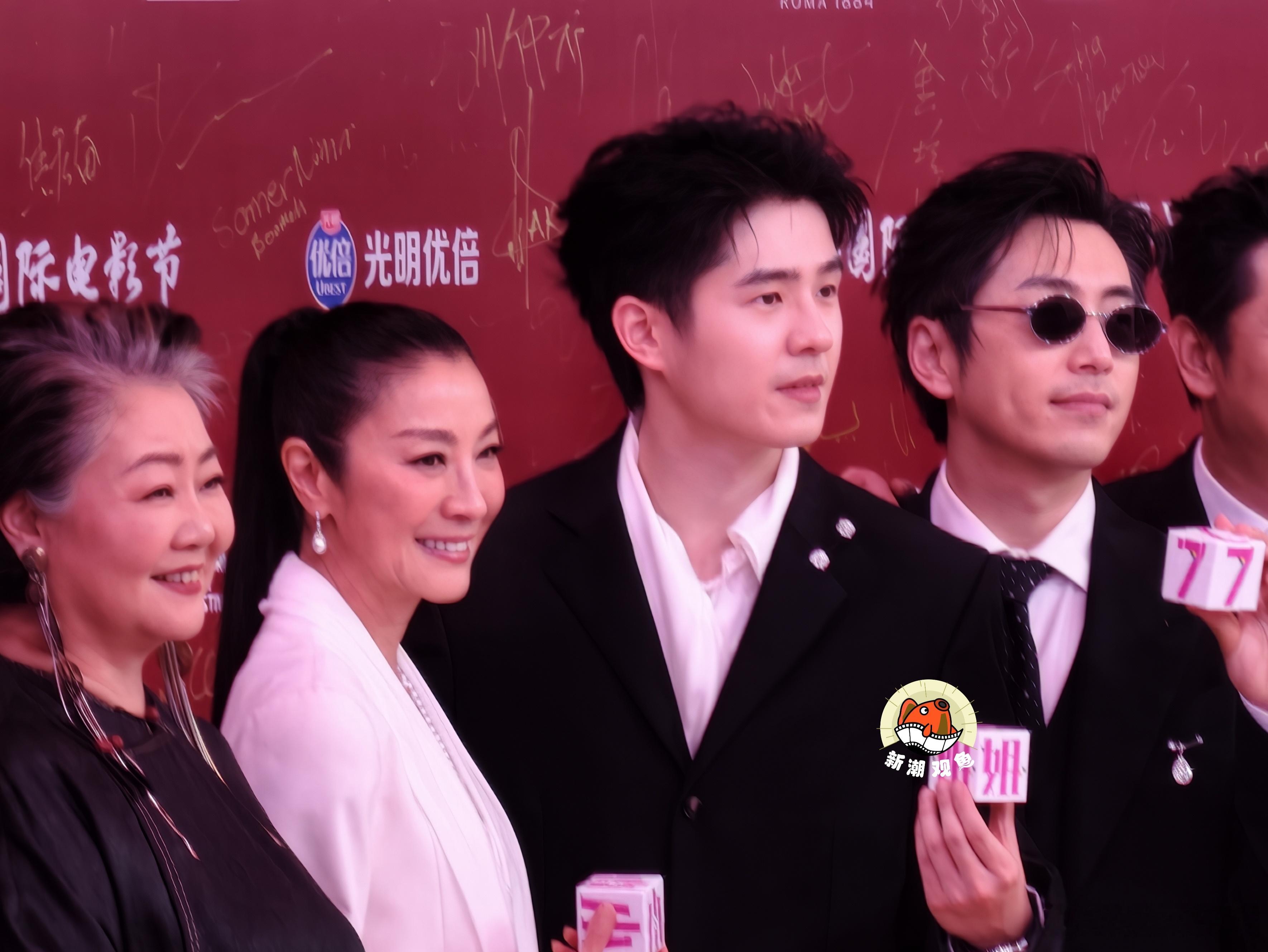 魔方小姐剧组亮相上影节开幕式红毯 6月13日晚，《魔方小姐》剧组亮相上海国际电影
