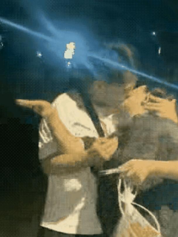 用魔法打败魔法，一位小伙子和一位大妈发生了争执，大妈喋喋不休，口吐芬芳，祖宗十八