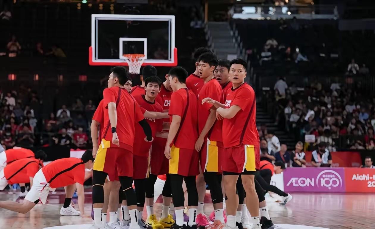 中国男篮存在的问题，除了昨天说到的投篮基本功差，2分球常打铁，三分球靠运气之外，