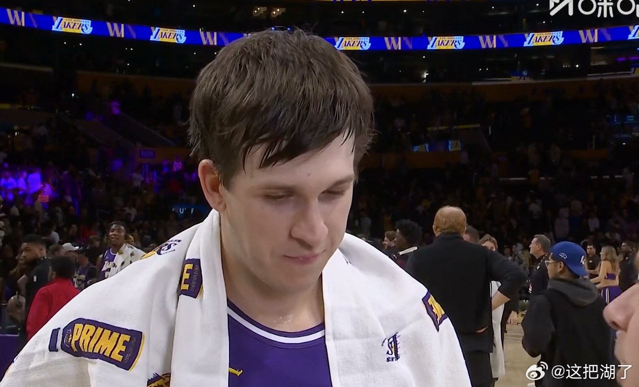 第四节小里独砍15分，三分突然苏醒，最终跌跌撞撞拿下这场比赛  里夫斯末节15分