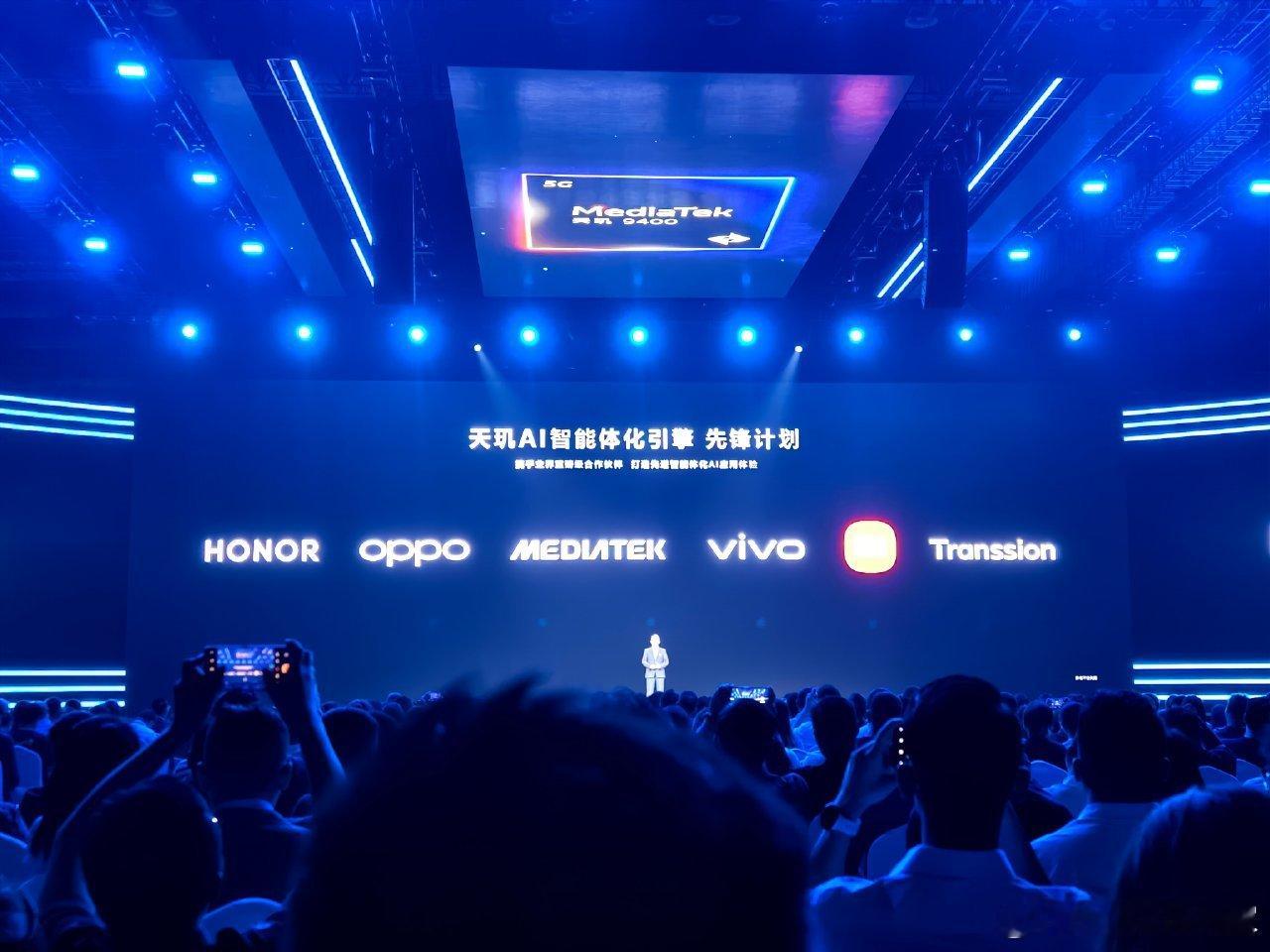再来聊聊#天玑9400旗舰芯#，采用台积电第二代 3nm 制程以及第二代全大核 