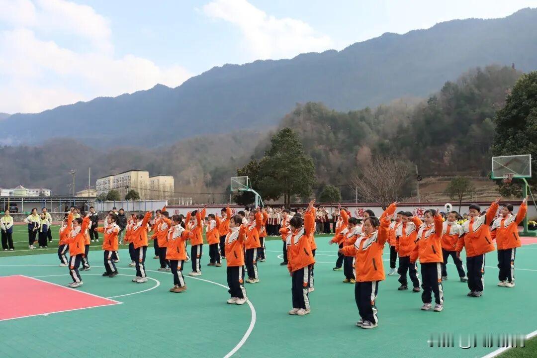 宁强县巴山镇九年制学校乡村学校
宁强县巴山镇九年制学校乡村学校少年宫立足乡村教育