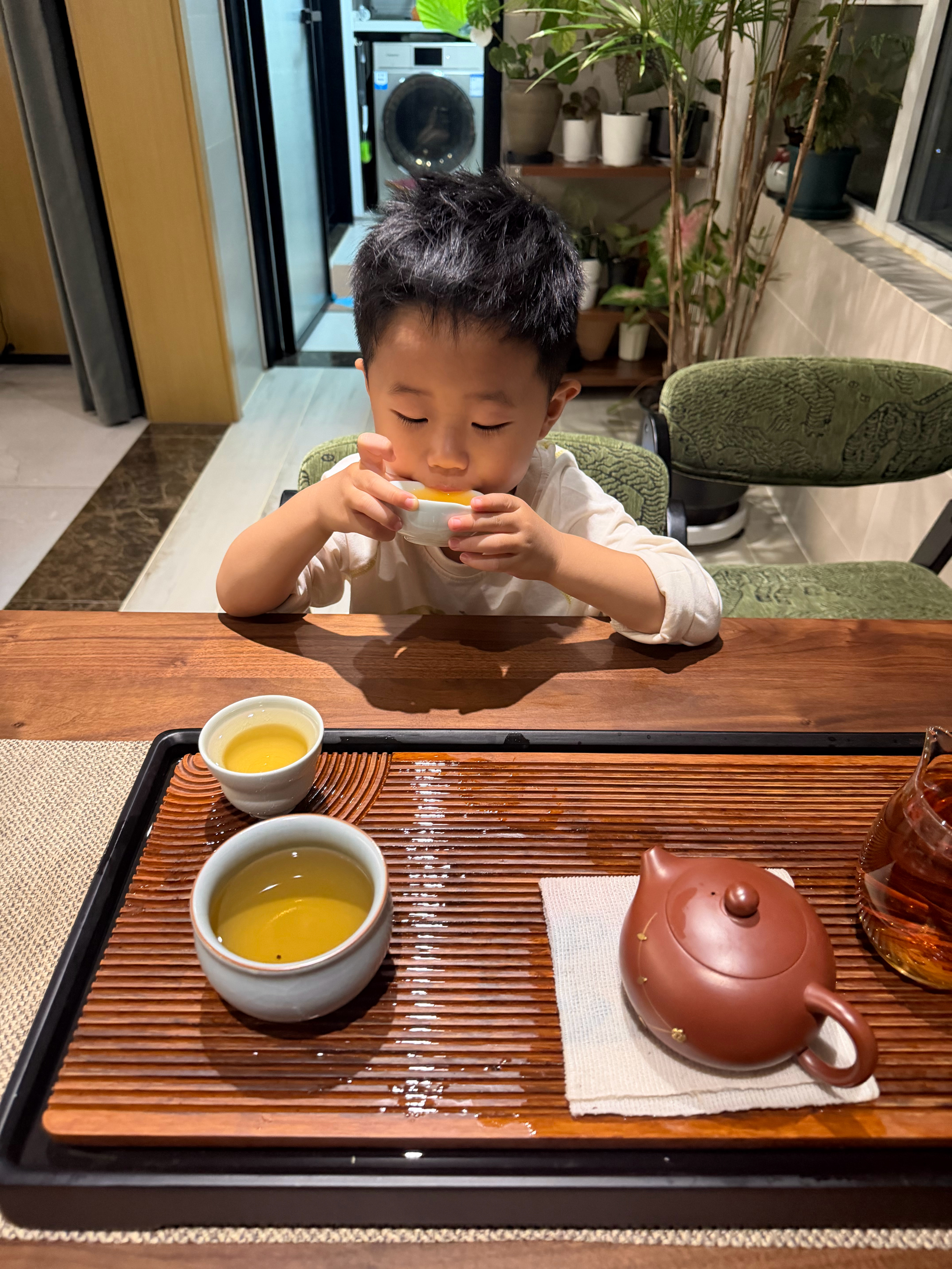 小茶童。 