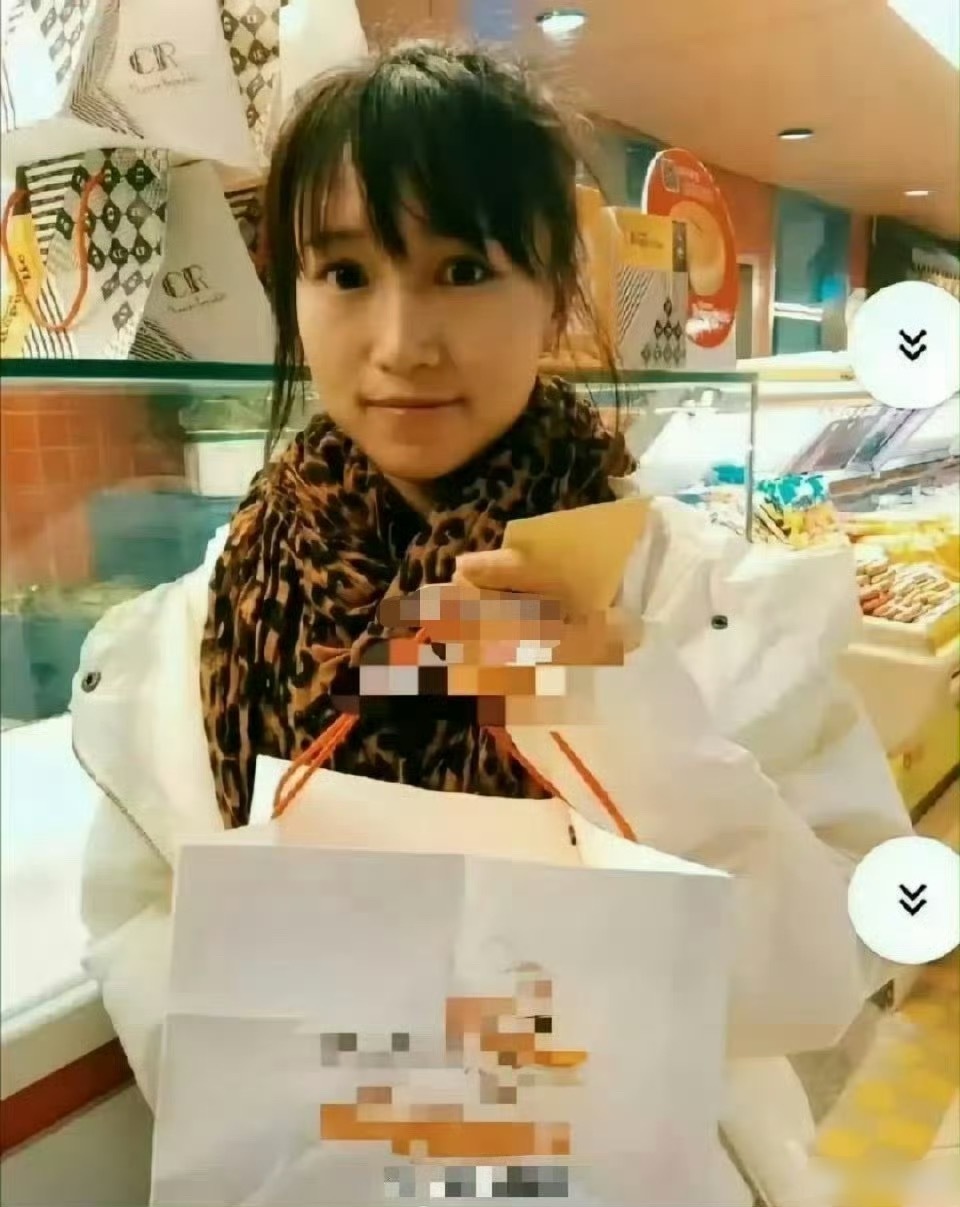 没成名前的李子柒，在街边发传单vs成为首富前的马斯克，干活吃住都在车间里 ​​​