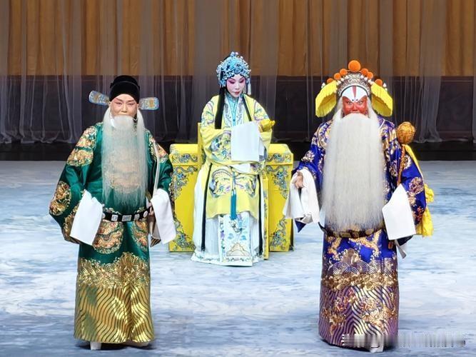 京剧《二进宫》唱词的历史意义
   
 朽平时喜欢听京剧，尤其是花脸，老生，老旦
