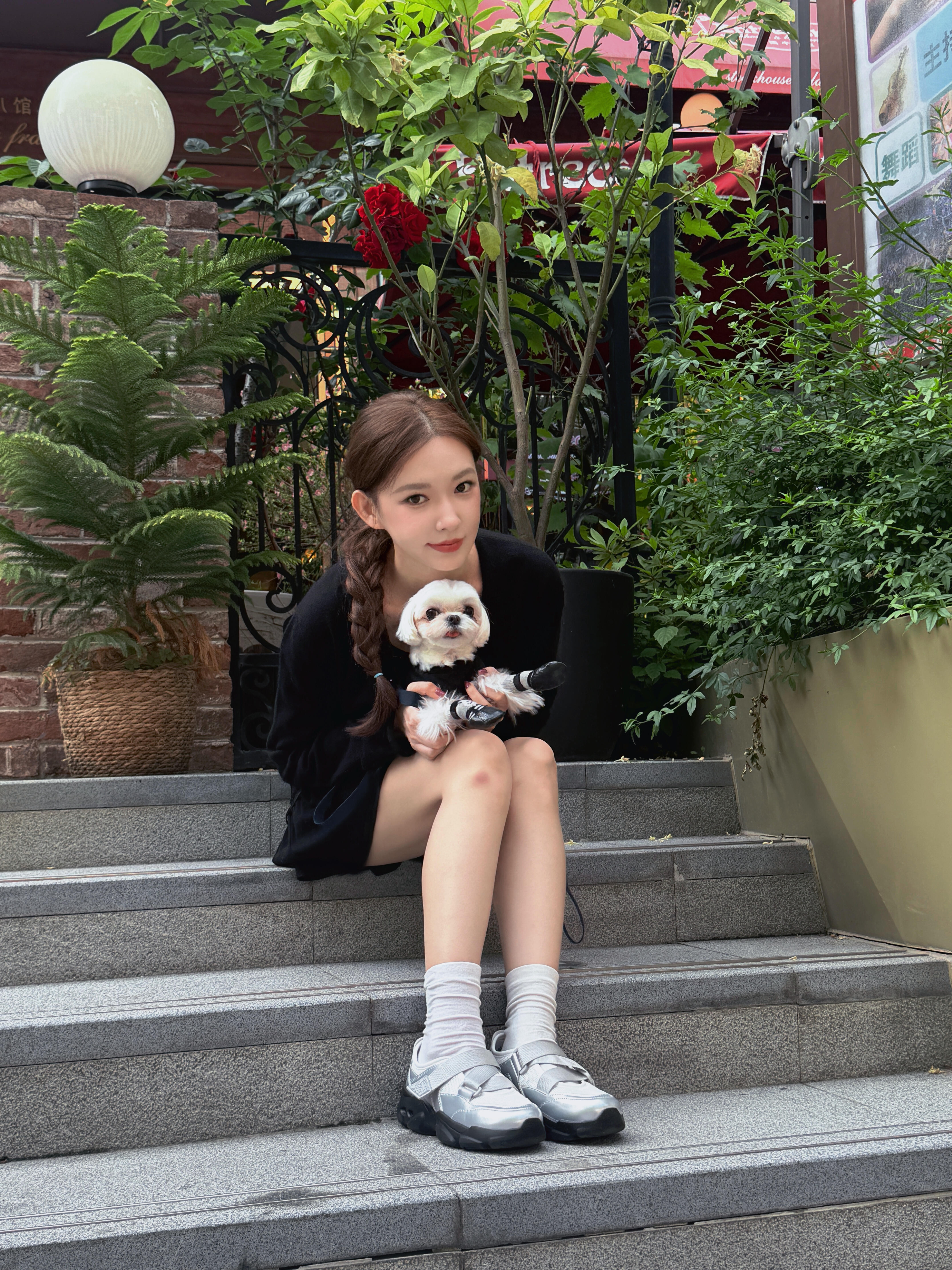 程潇最新生活照：只爱我的小猫🐱还有小狗🐶哈哈哈哈 