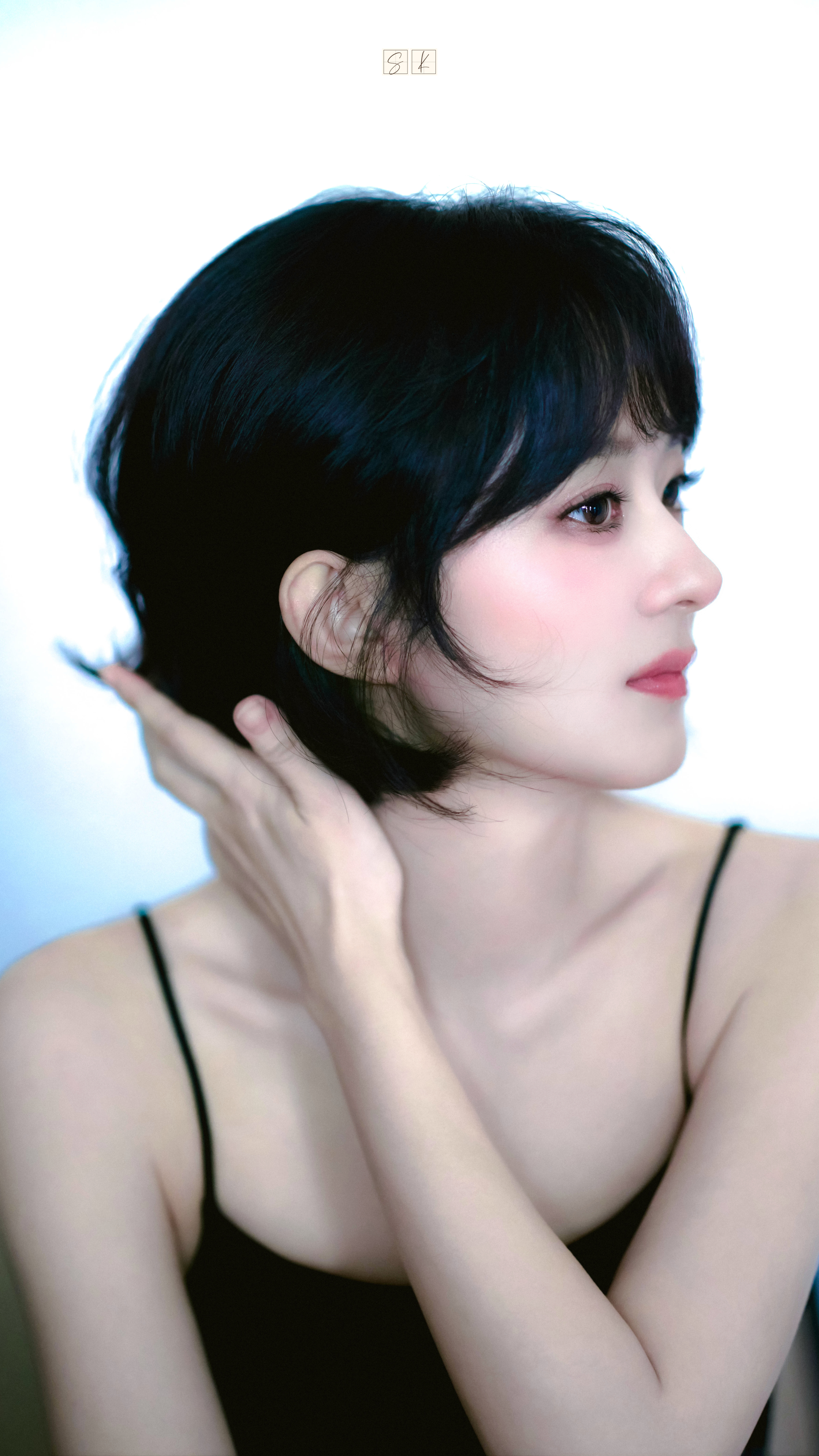 优雅 🍒🖤｜赵丽颖赵丽颖纪梵希吊带黑裙赵丽颖造型师审美赵丽颖休息的状态