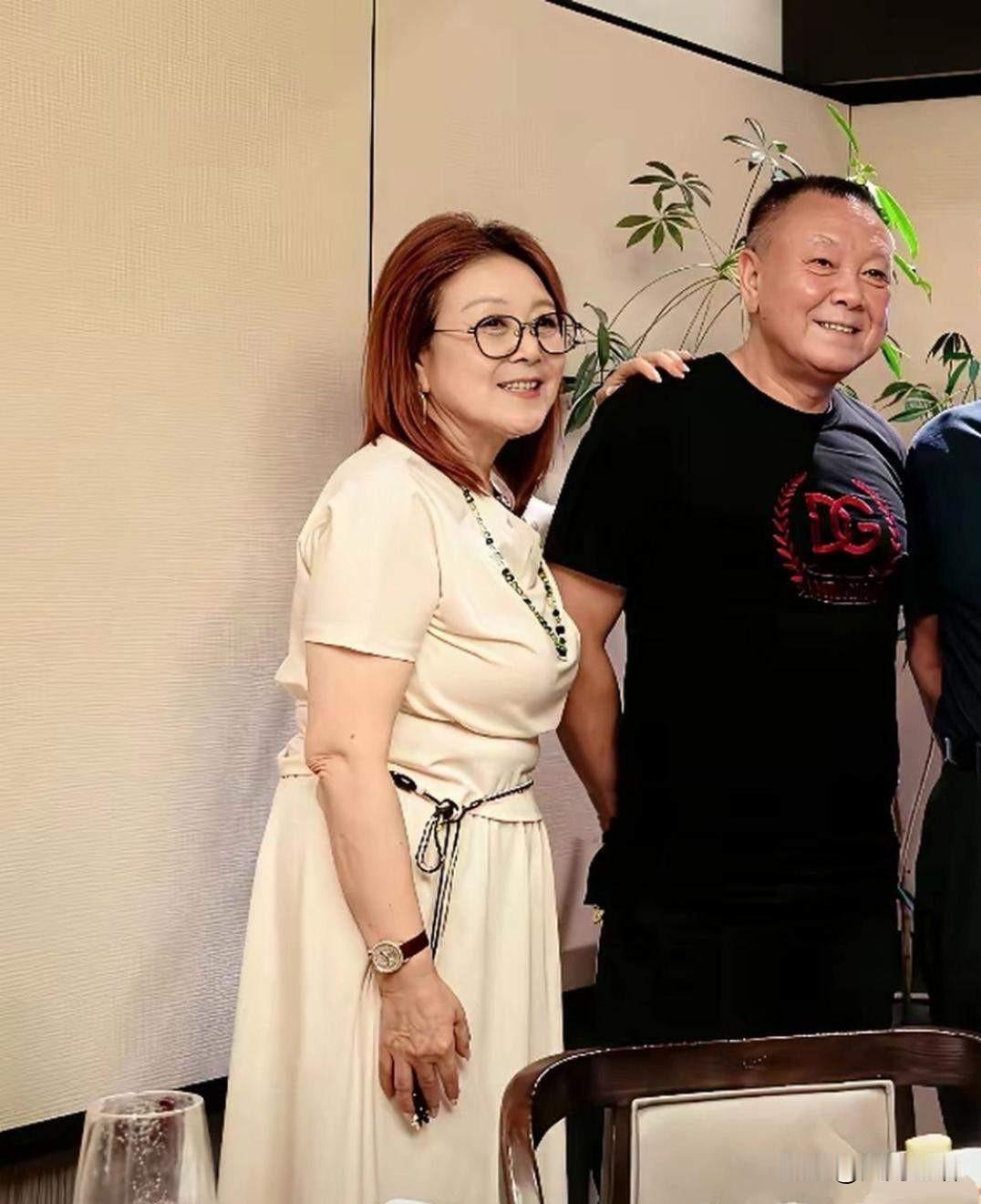 谁能想到，陈婷和张艺谋的一段感情，改变最大的是陈婷的父母？

陈婷原本出身普通，